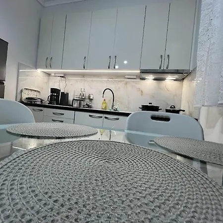 όμορφο στην παραλία Kastoria